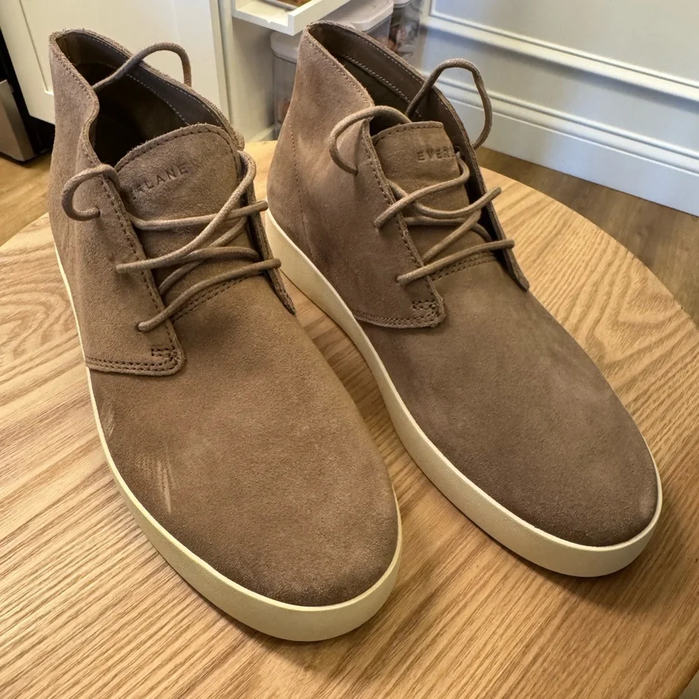 NWOT Everlane Men's Brown Suede Chukka Boots.